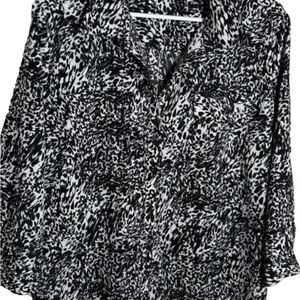 Women's Black and White Patterned Top